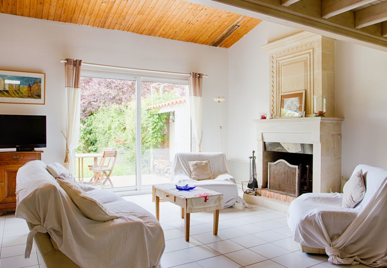 House in Saint-Martin-de-Ré - House for 6 in the heart of Saint Martin 