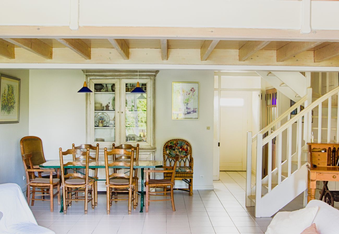 House in Saint-Martin-de-Ré - House for 6 in the heart of Saint Martin 