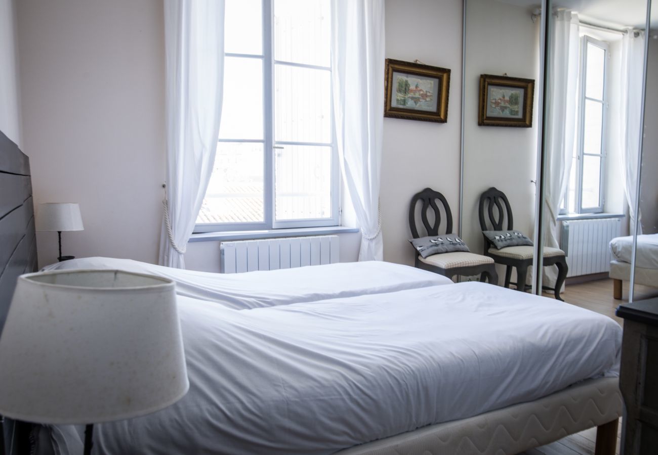 House in Saint-Martin-de-Ré - Flat 3* with terrace overlooking St Martin de Ré