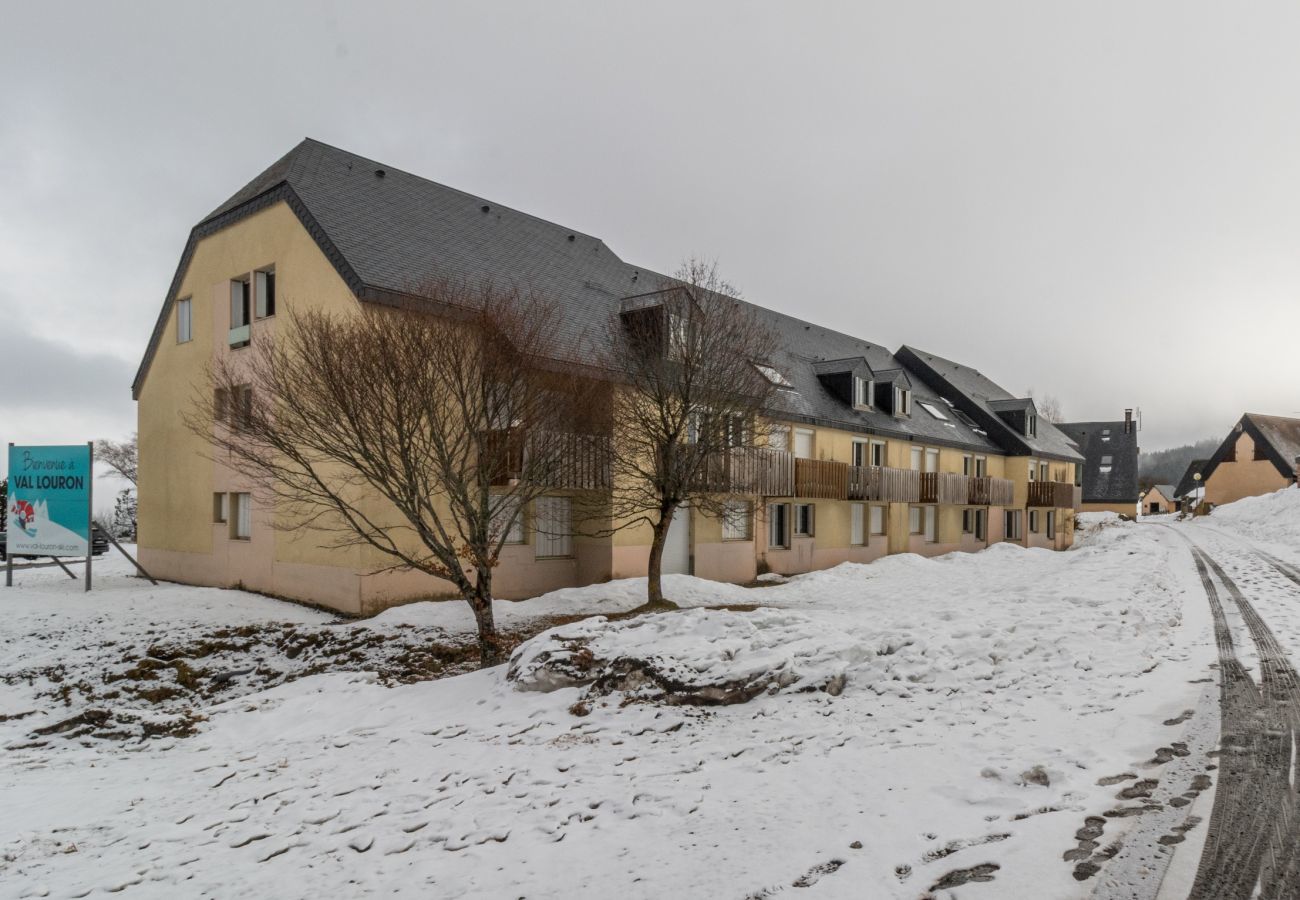 Apartment in Adervielle-Pouchergues - 280m from the slopes, flat for 6