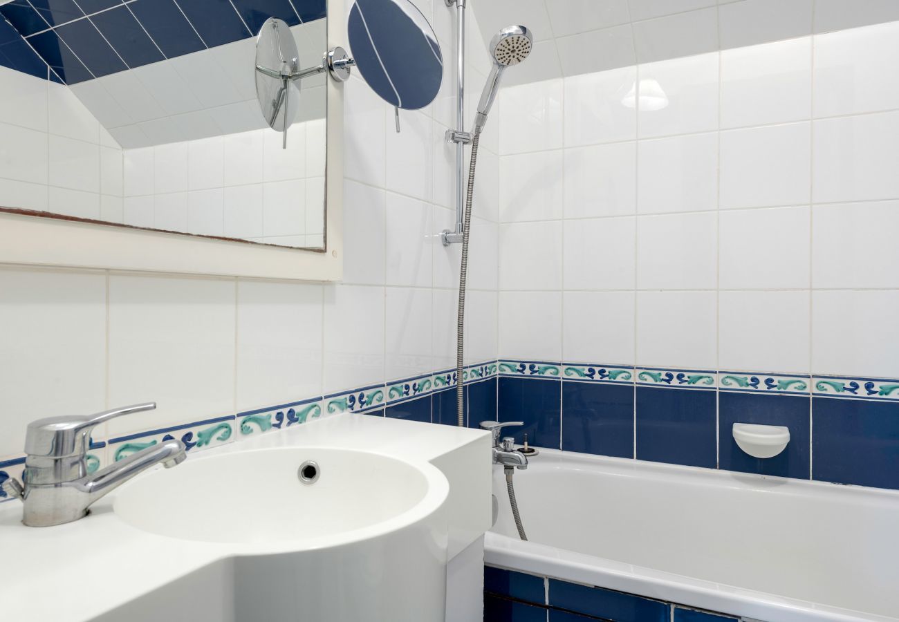 House in Arzon - Facing the marina, beautiful house for 6, Pool