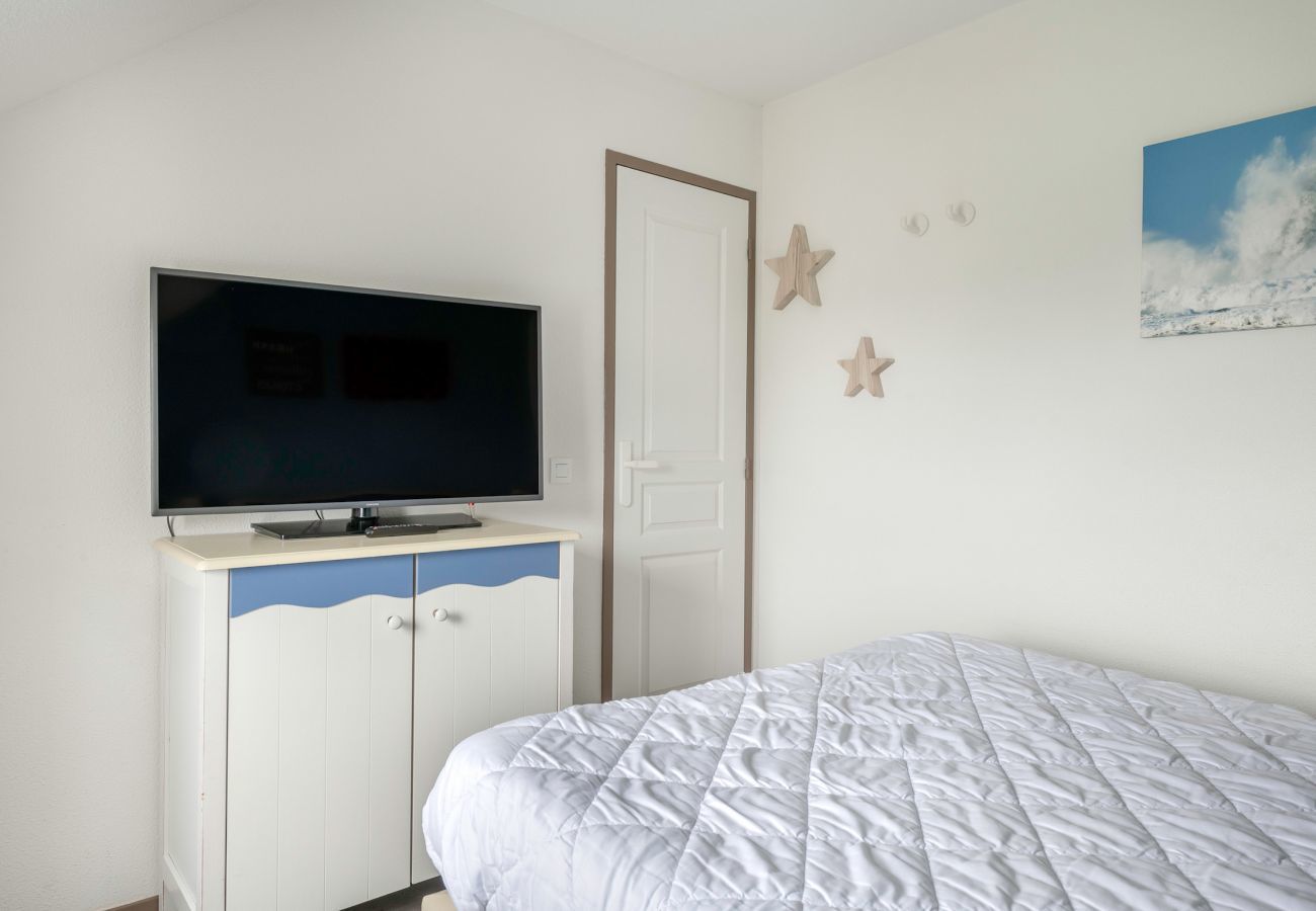 House in Arzon - Facing the marina, beautiful house for 6, Pool