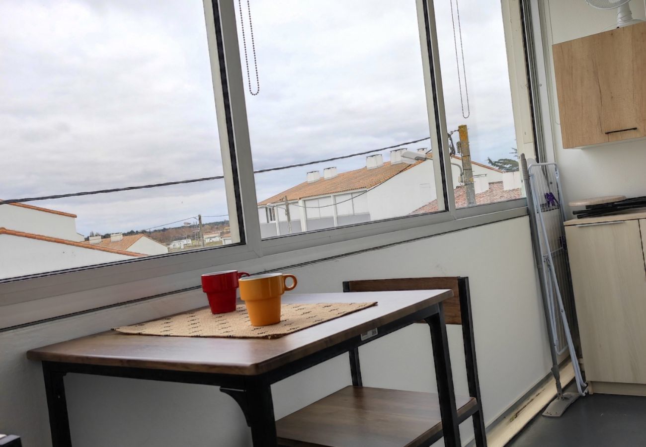 Apartment in Saint-Hilaire-de-Riez - 600m from Les Becs beach, flat for 2