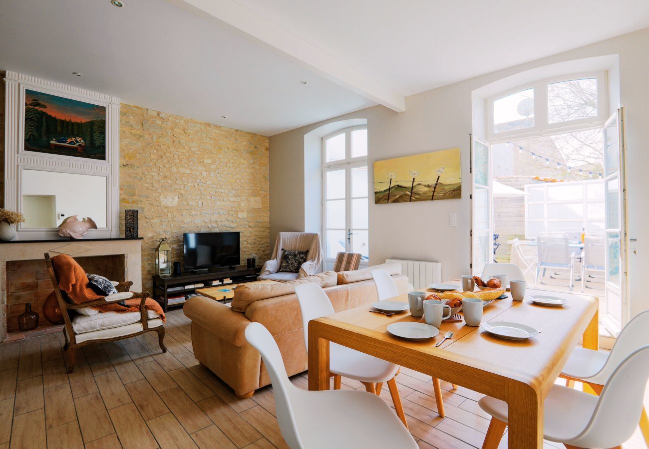 House in Saint-Martin-de-Ré - Duplex with courtyard - 500 m from the port