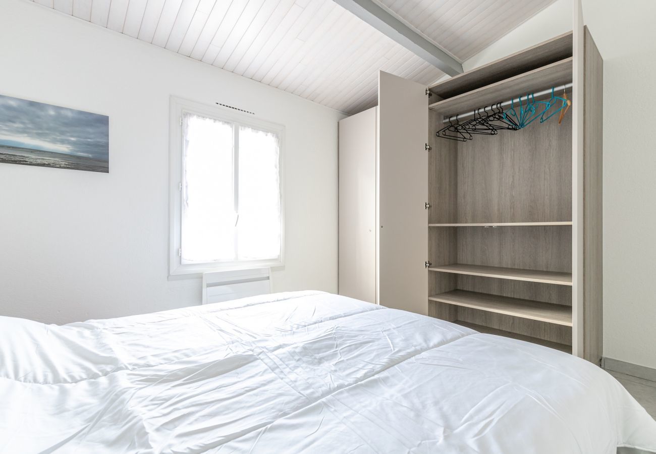 Apartment in La Guérinière - Flat for 4 - 450m Plage des Sables d'Or