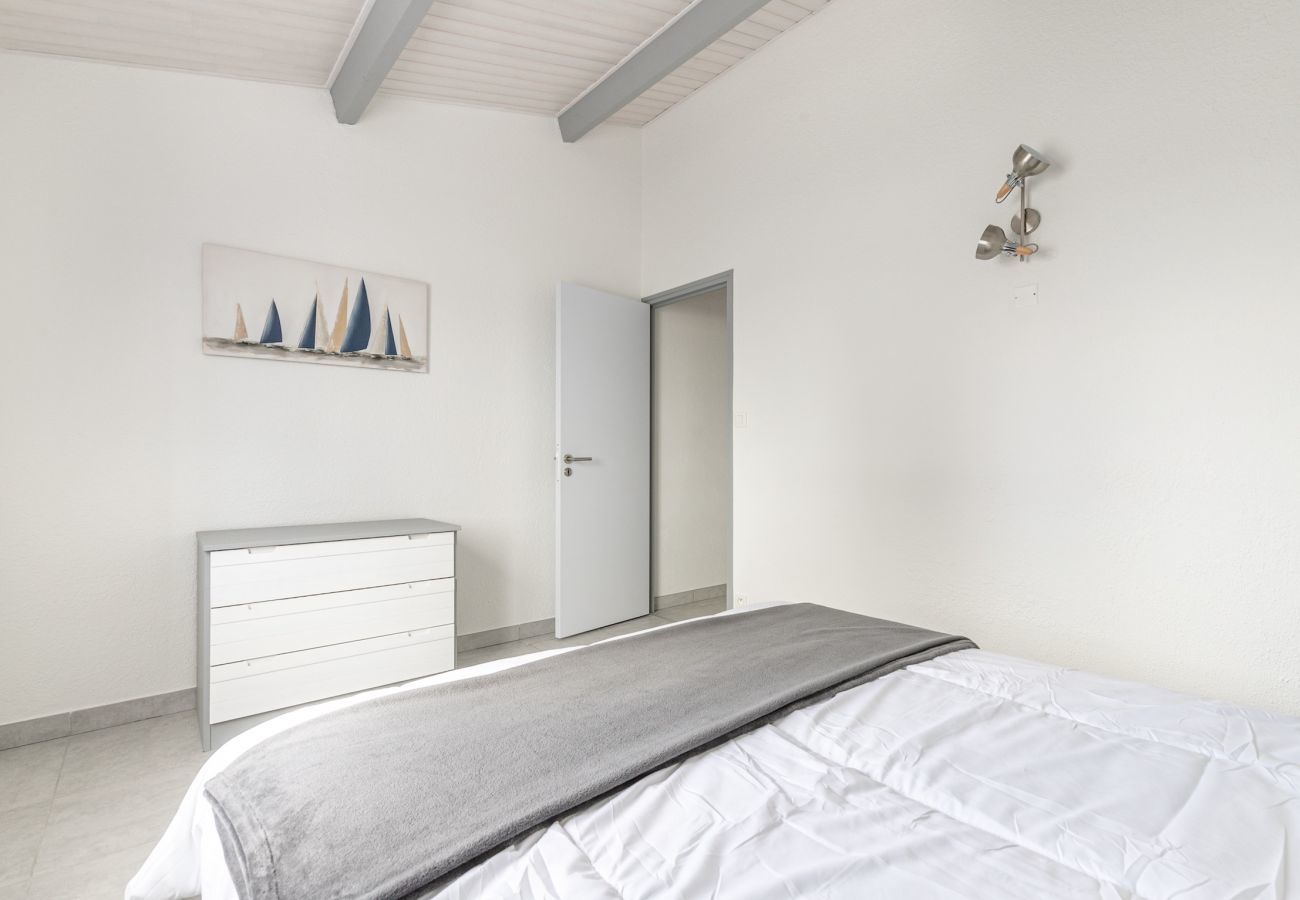 Apartment in La Guérinière - Flat for 4 - 450m Plage des Sables d'Or
