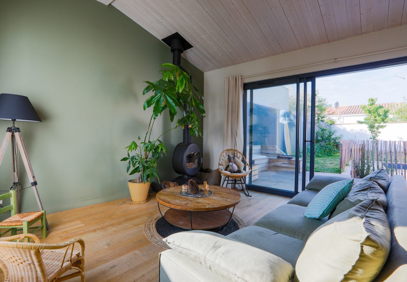 House in Rivedoux-Plage - Le 7 - Between sea and wood - House with pool