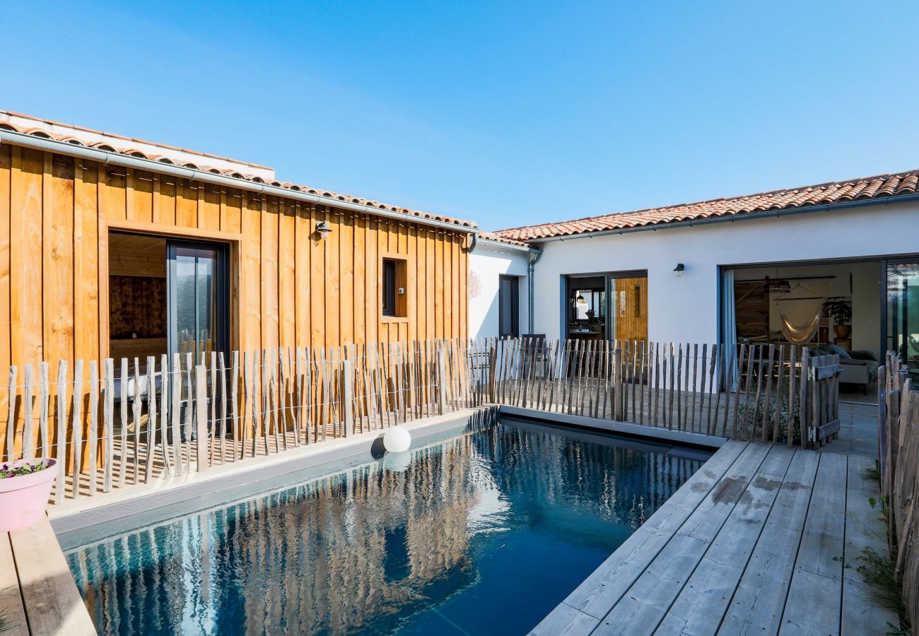 House in Rivedoux-Plage - Le 7 - Between sea and wood - House with pool