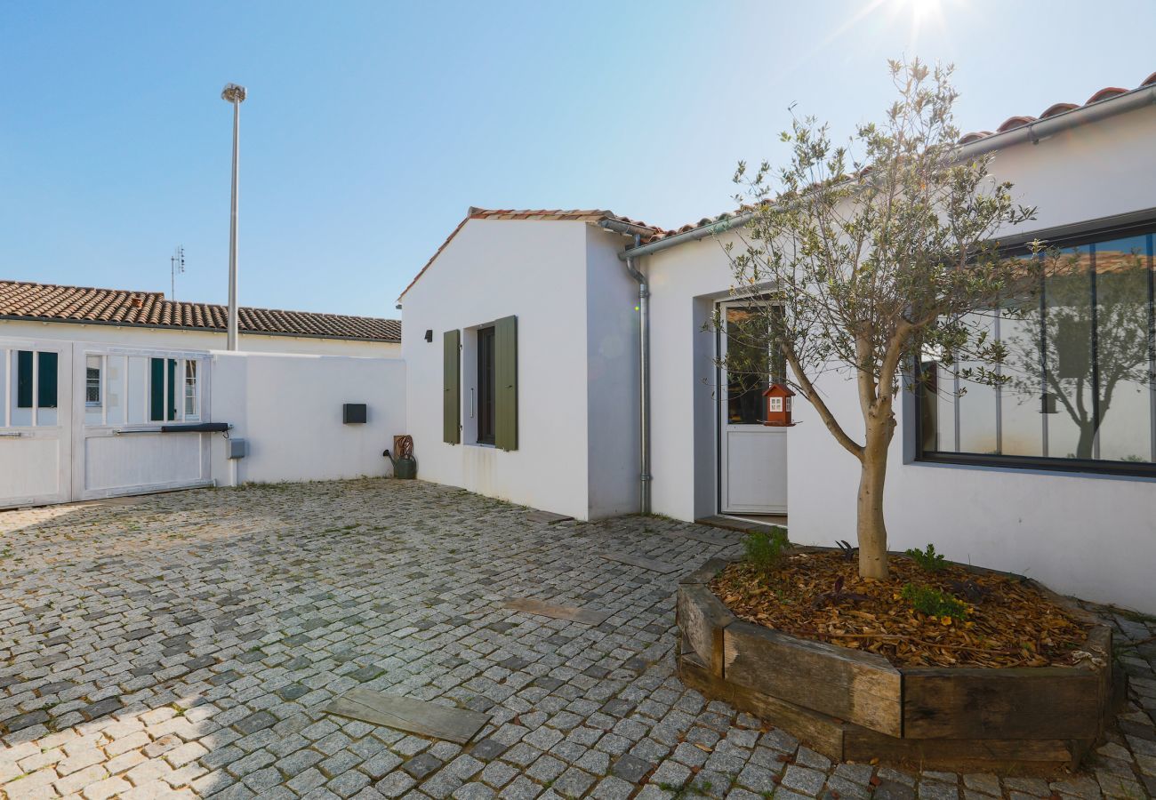House in Rivedoux-Plage - Le 7 - Between sea and wood - House with pool