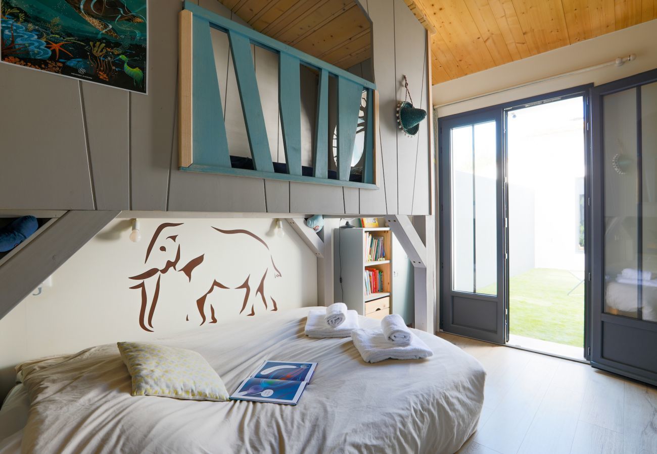 House in Rivedoux-Plage - Le 7 - Between sea and wood - House with pool
