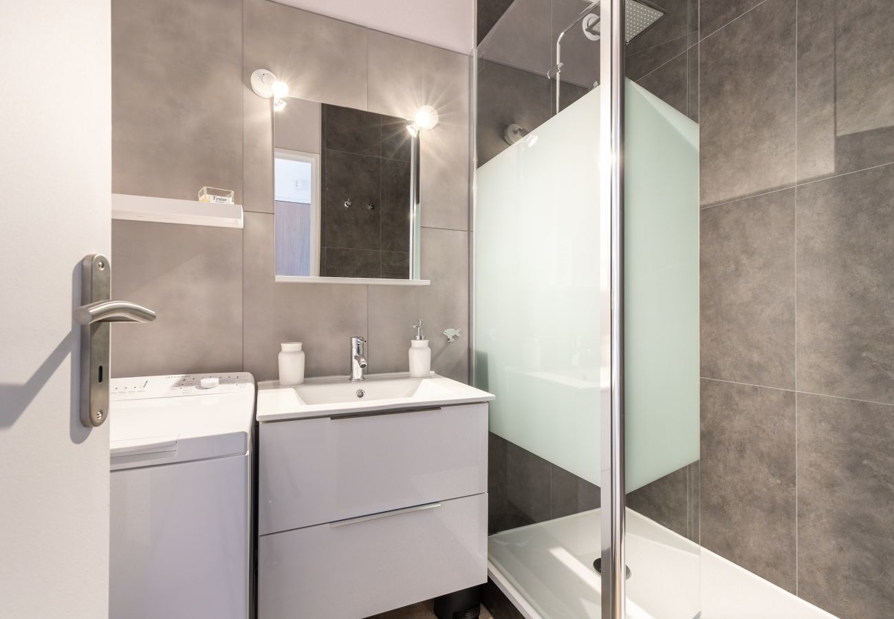 Apartment in Saint-Gilles-Croix-de-Vie - Seafront and ocean views - Stay for 4