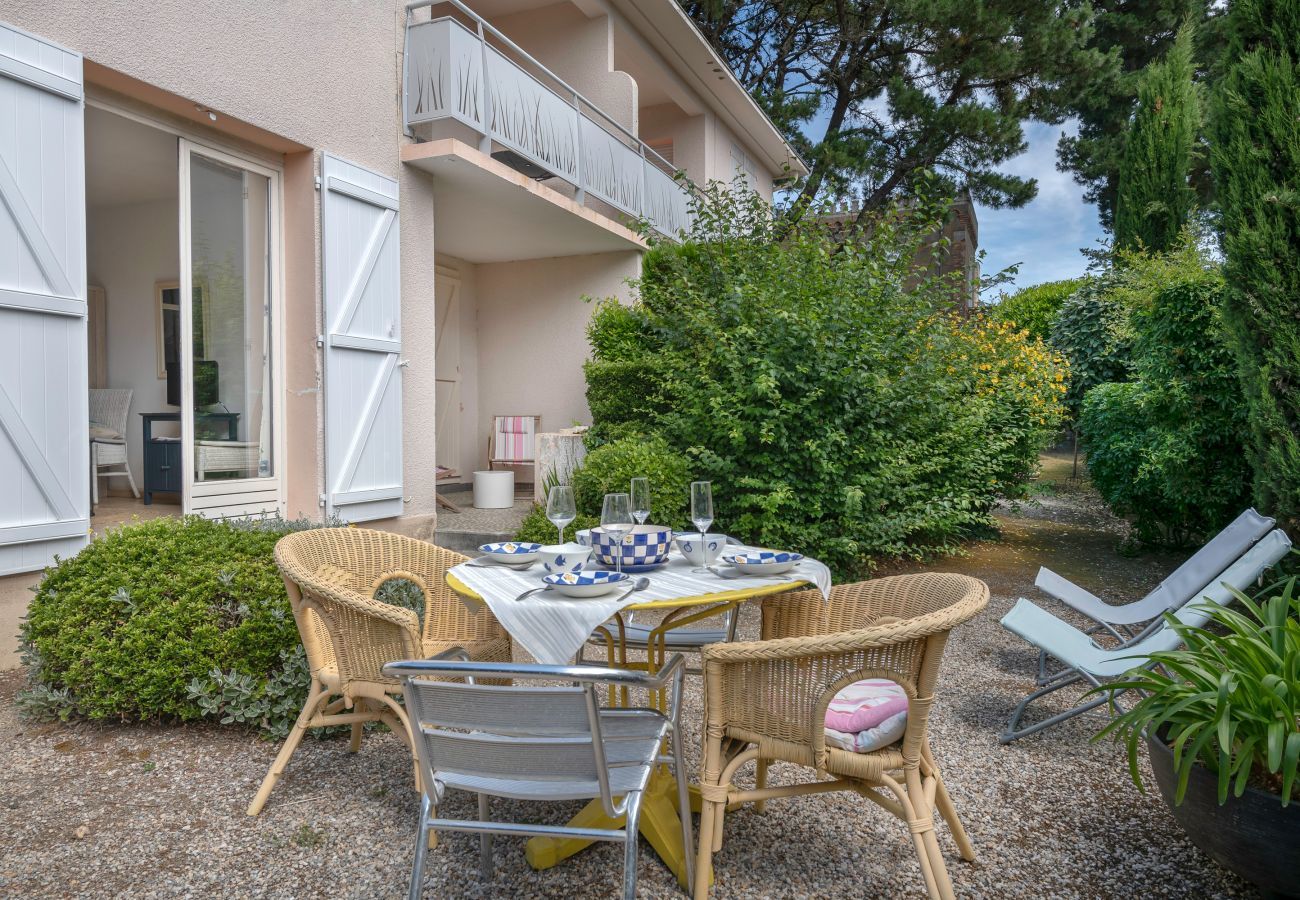 Apartment in Pornic - Apartment 400m From the Beach for 4