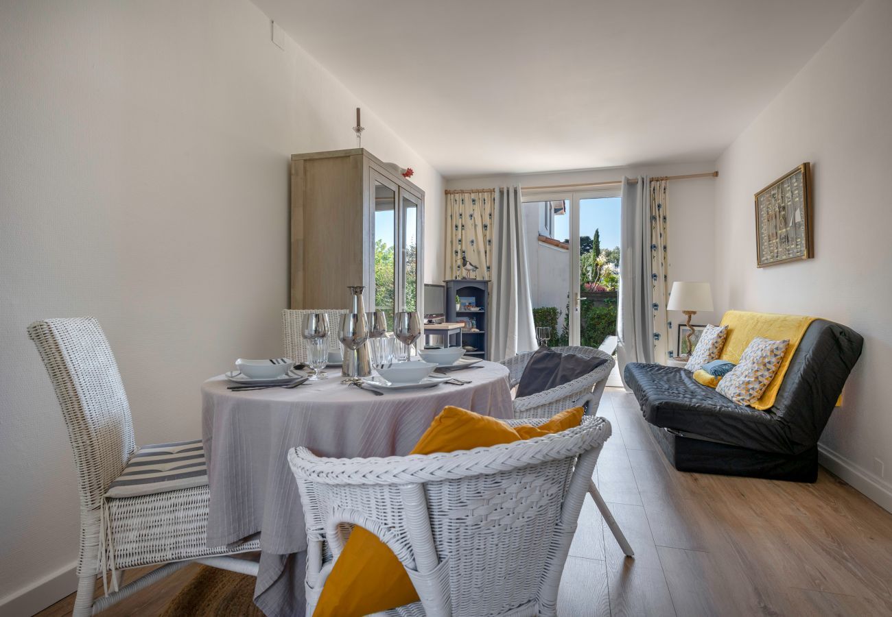 Apartment in Pornic - Apartment 400m From the Beach for 4