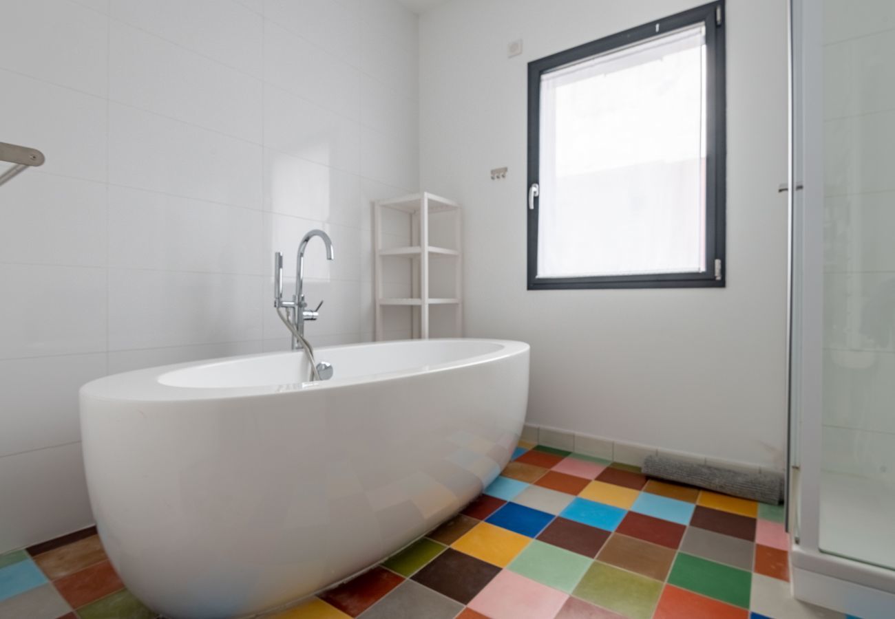 House in Nantes - Beautiful, contemporary family home with pool