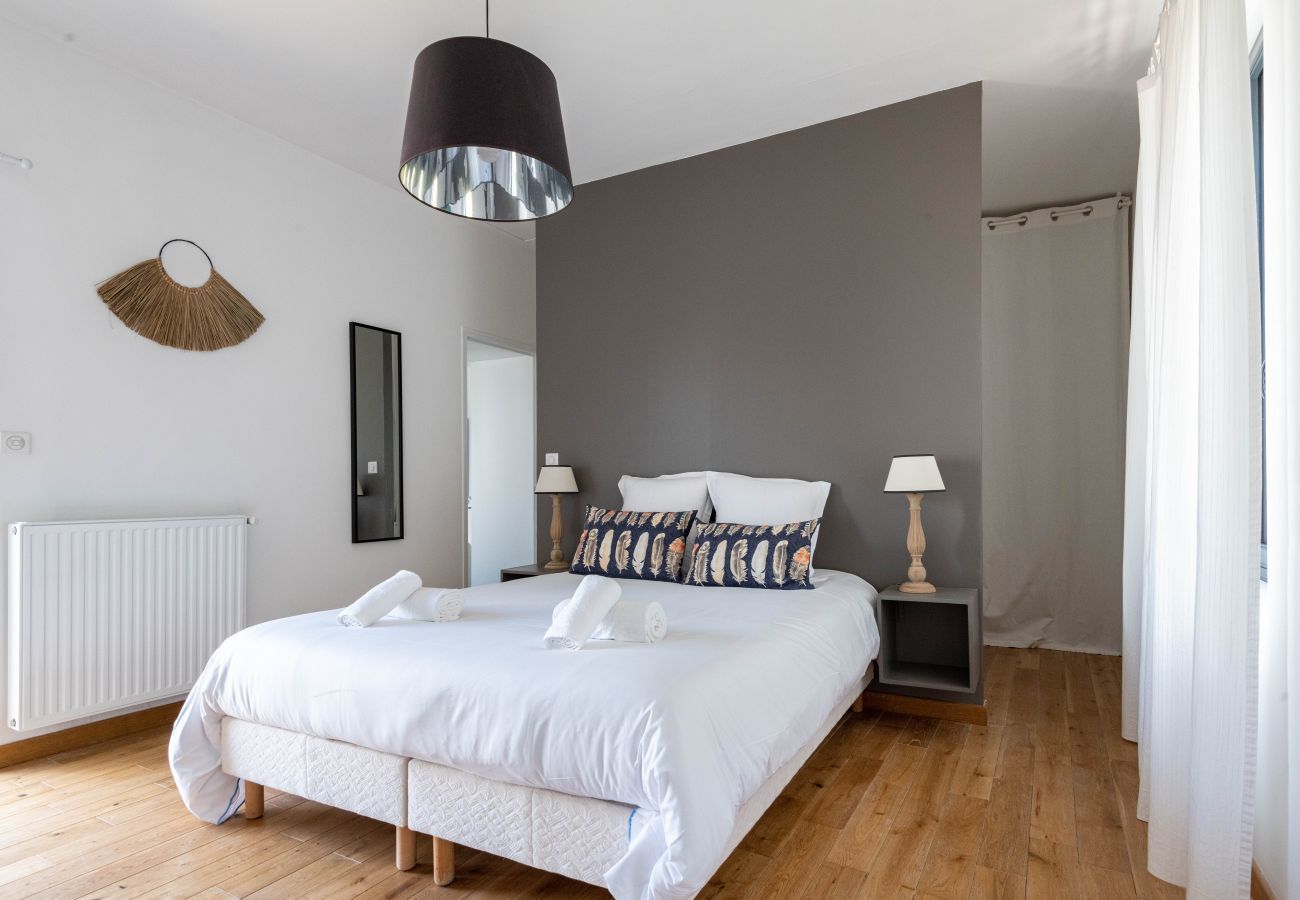House in Nantes - Beautiful, contemporary family home with pool