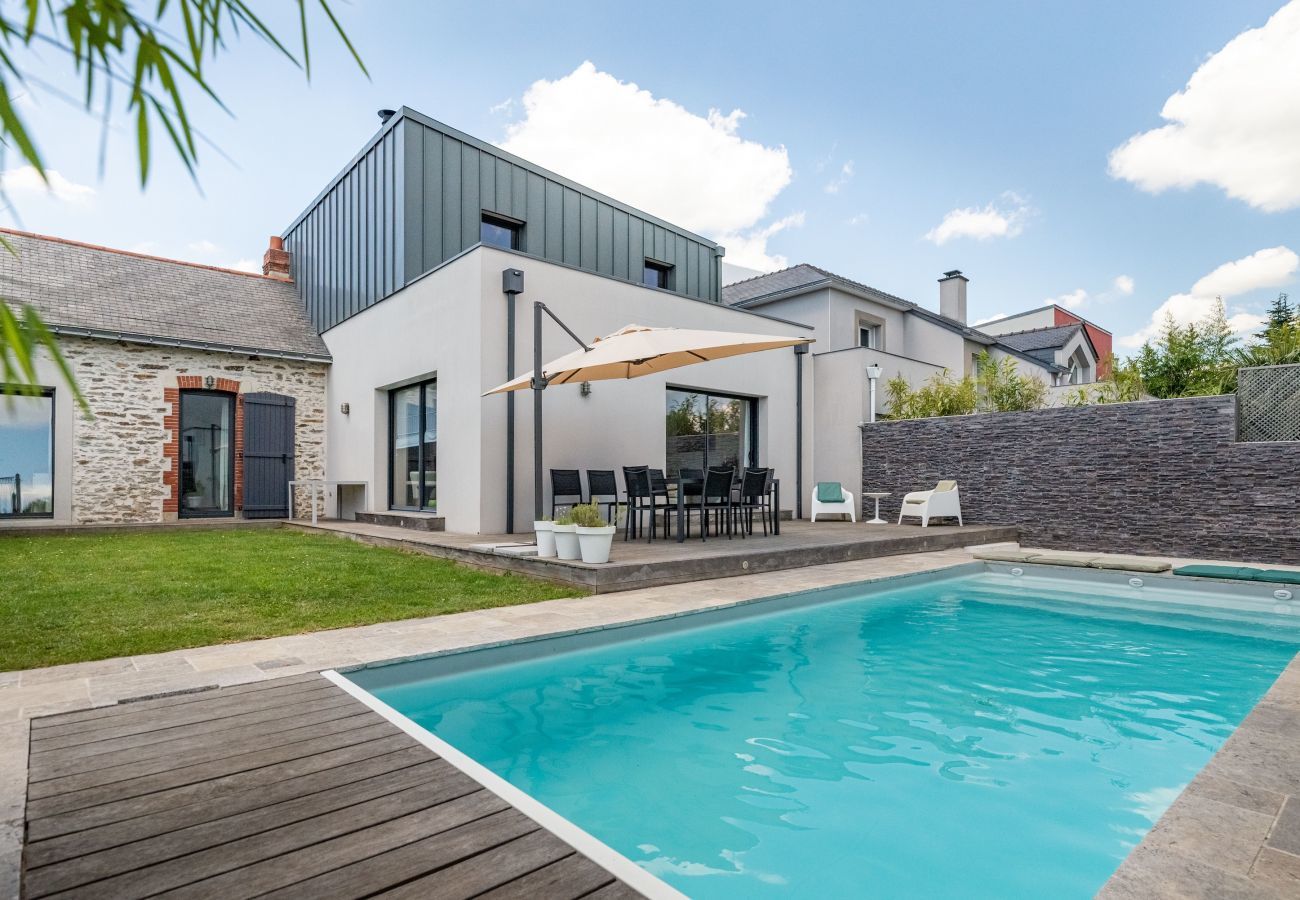House in Nantes - Beautiful, contemporary family home with pool