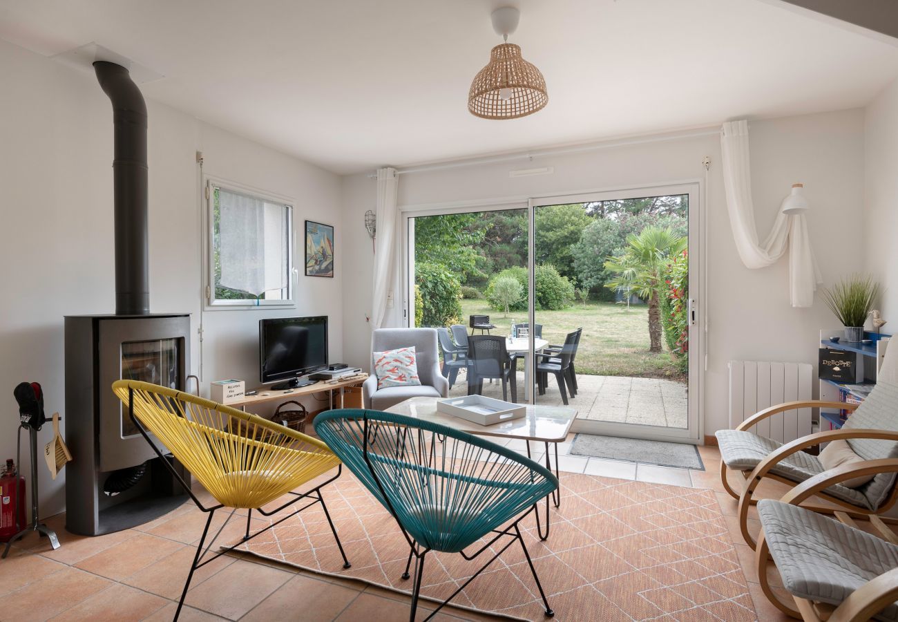 House in Arzon - House for 5 - Large garden - 700m from beach