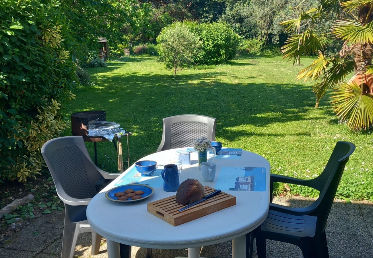 House in Arzon - House for 5 - Large garden - 700m from beach