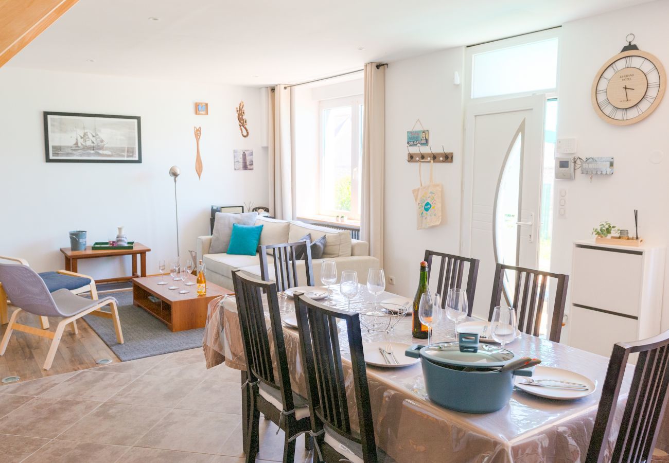 House in Plomeur - Holidays for 8 at the gates of Guilvinec.