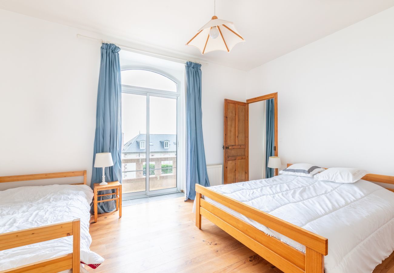 Apartment in Pléneuf-Val-André - Breathtaking view of the sea for 7 people in Pléneuf