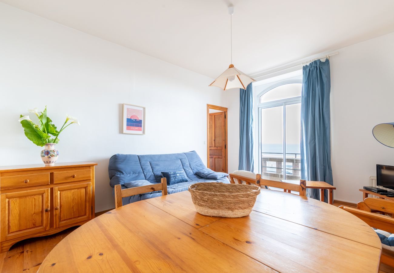 Apartment in Pléneuf-Val-André - Breathtaking view of the sea for 7 people in Pléneuf