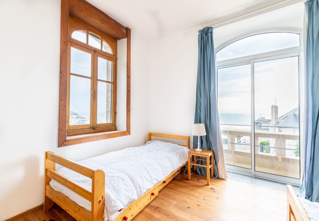 Apartment in Pléneuf-Val-André - Breathtaking view of the sea for 7 people in Pléneuf