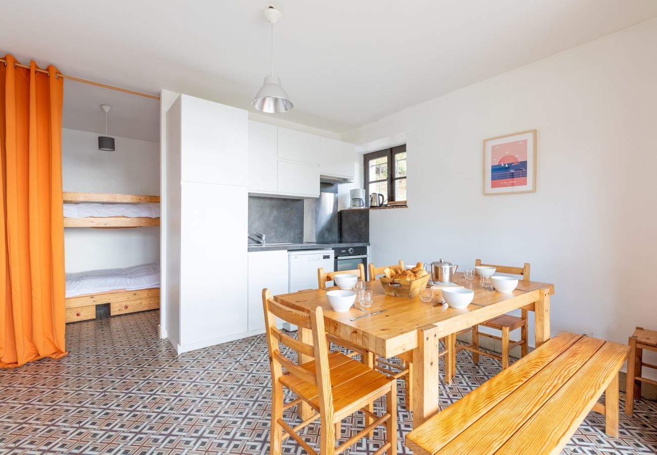 Studio in Pléneuf-Val-André - Garden level with sea view in the heart of Pléneuf