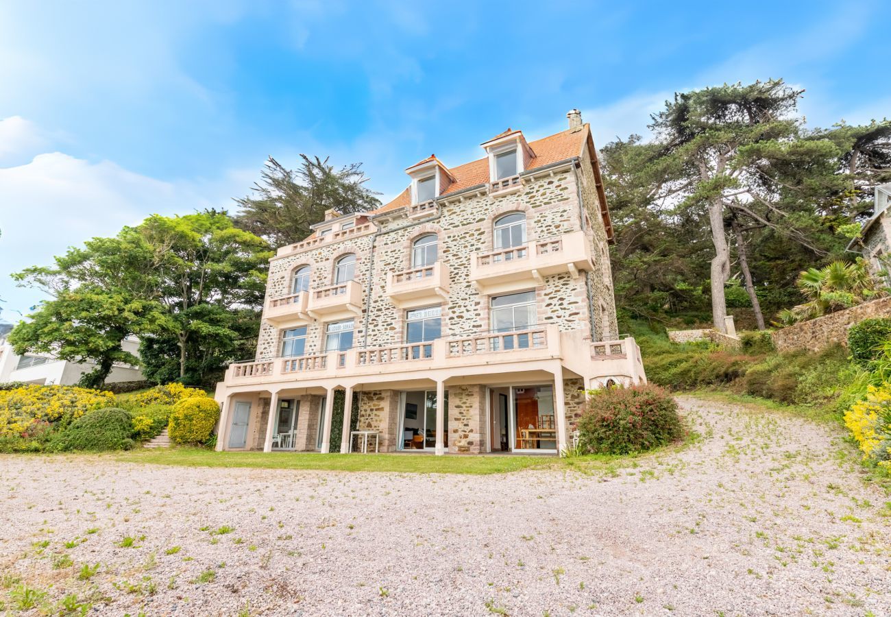 Studio in Pléneuf-Val-André - Garden level with sea view in the heart of Pléneuf