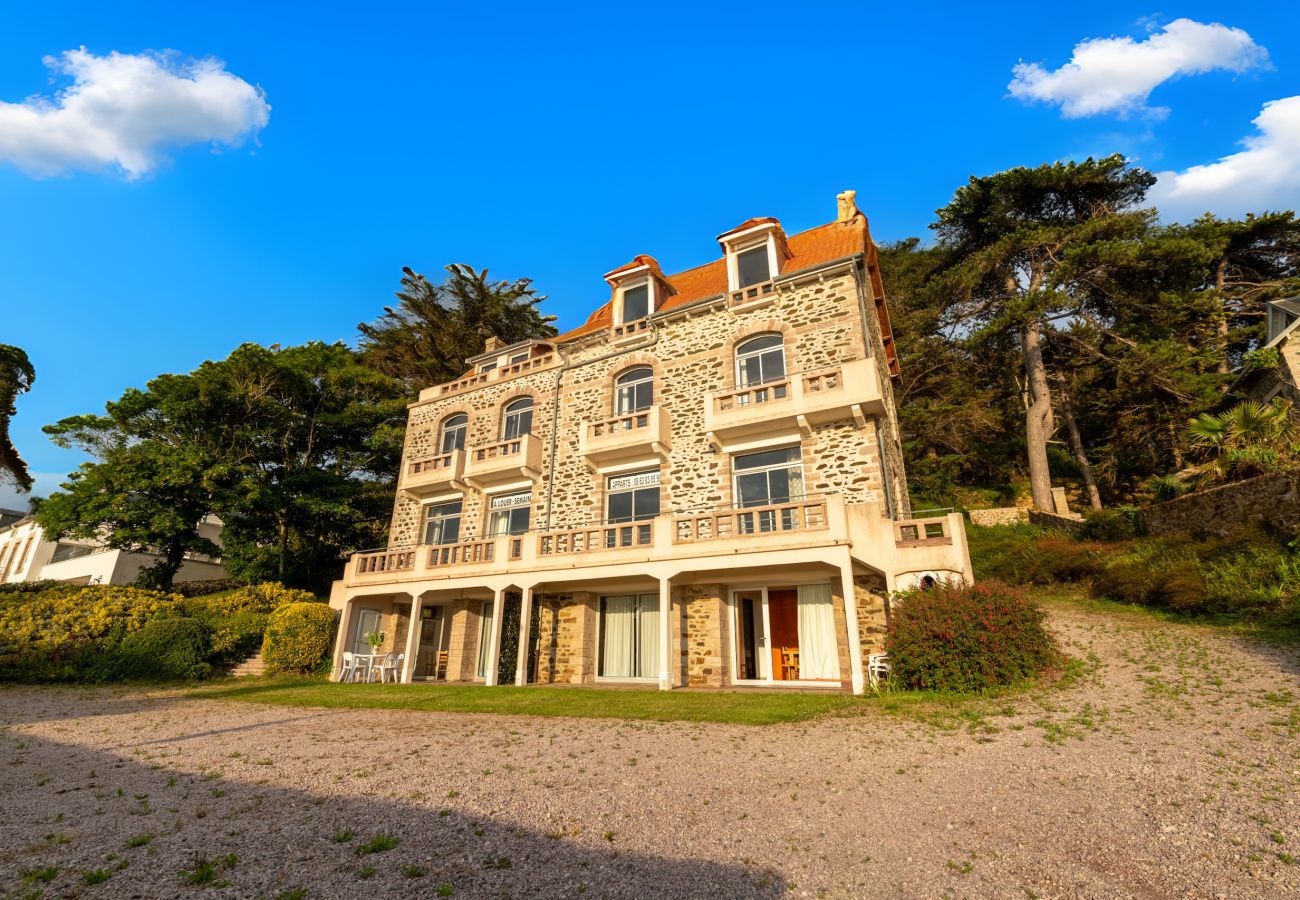 Studio in Pléneuf-Val-André - Garden level with sea view in the heart of Pléneuf