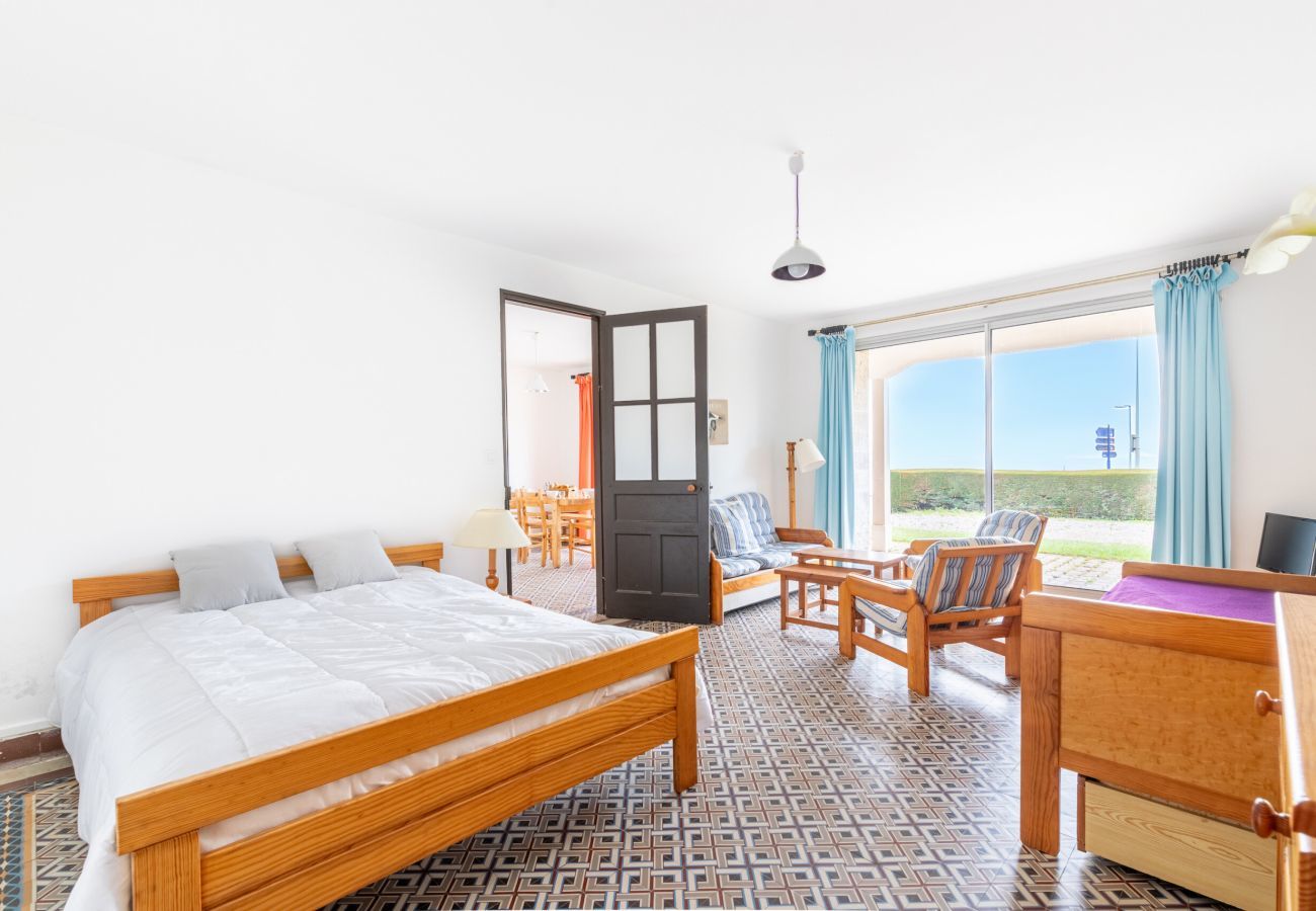 Studio in Pléneuf-Val-André - Garden level with sea view in the heart of Pléneuf