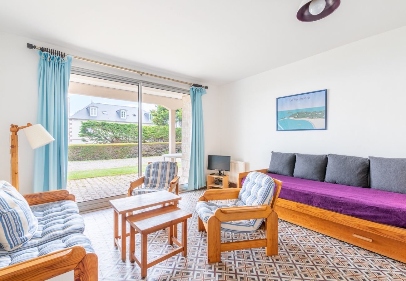 Studio in Pléneuf-Val-André - Garden level with sea view in the heart of Pléneuf