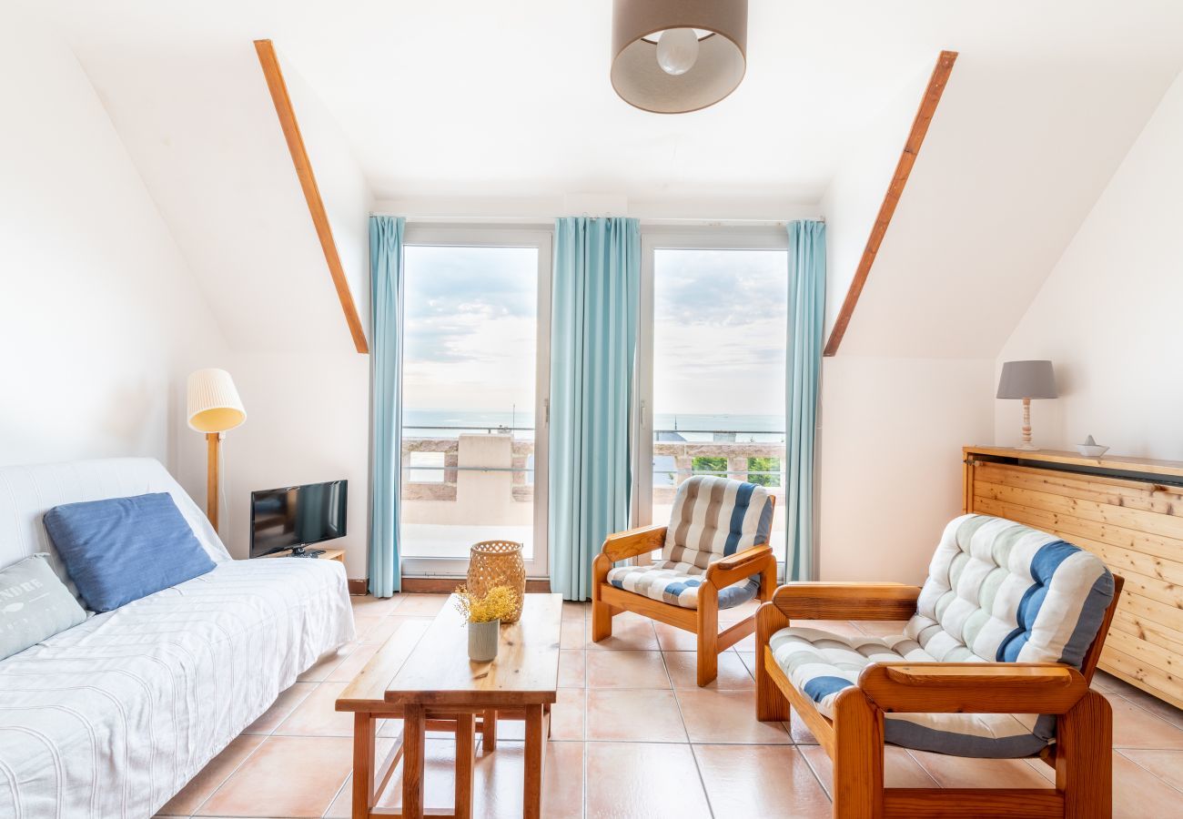 Studio in Pléneuf-Val-André - Studio with large terrace and sea view for 3 