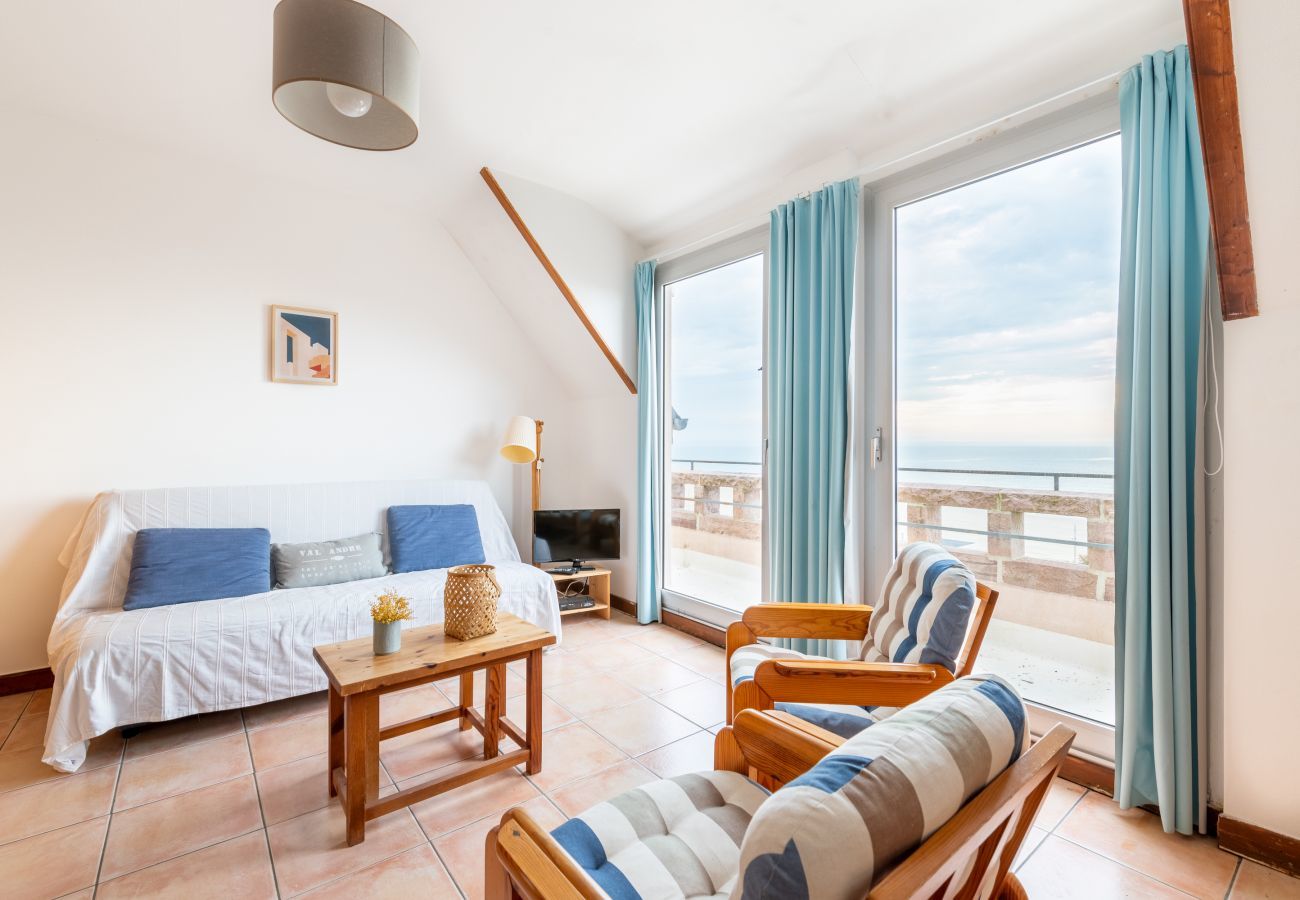 Studio in Pléneuf-Val-André - Studio with large terrace and sea view for 3 