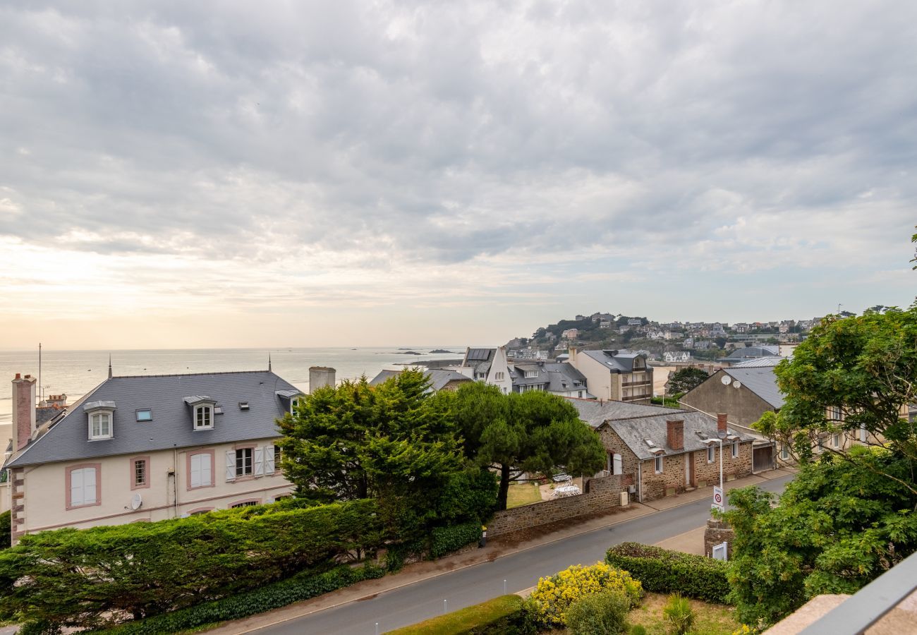 Studio in Pléneuf-Val-André - Studio with large terrace and sea view for 3 