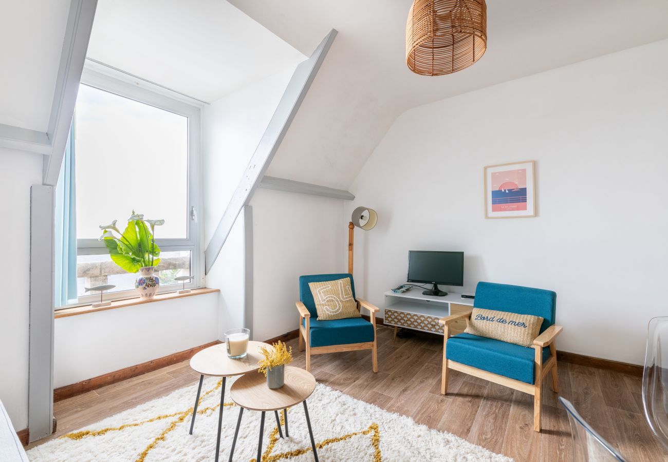 Apartment in Pléneuf-Val-André - 50m from the beach, charming flat with sea view