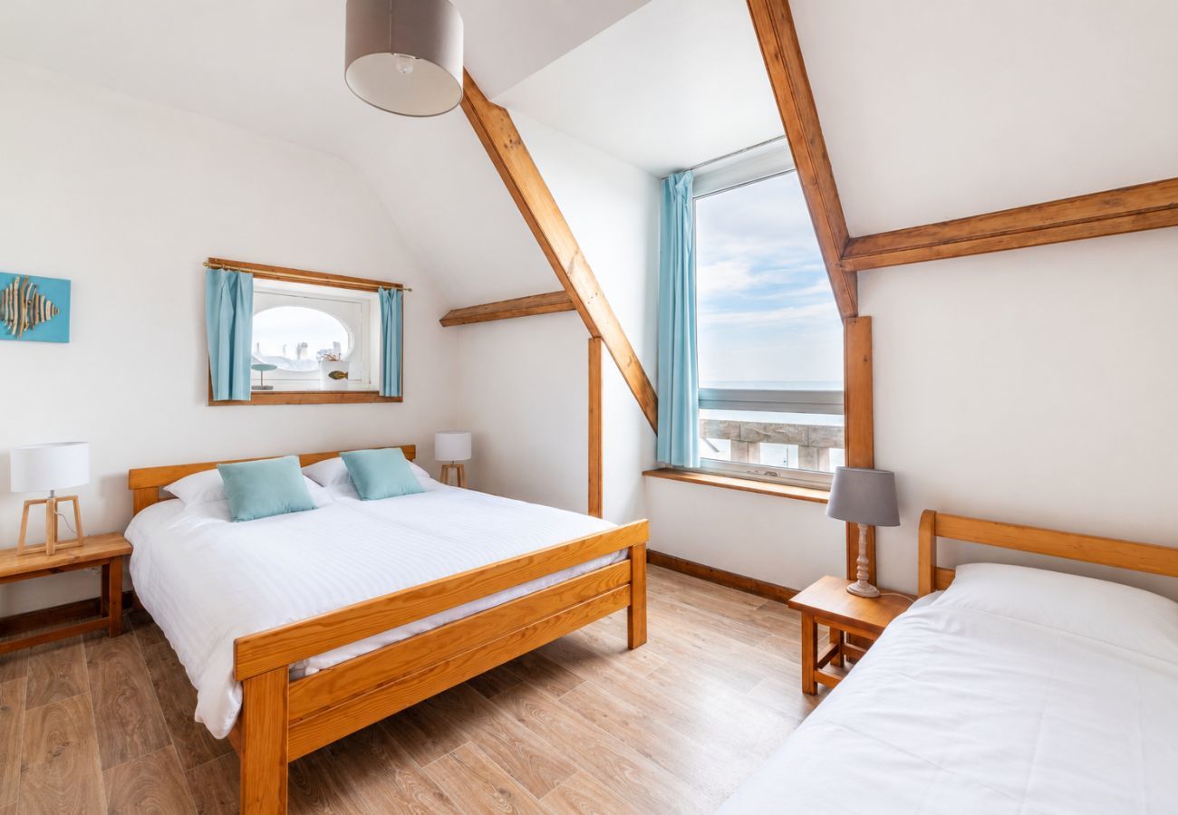 Apartment in Pléneuf-Val-André - 50m from the beach, charming flat with sea view