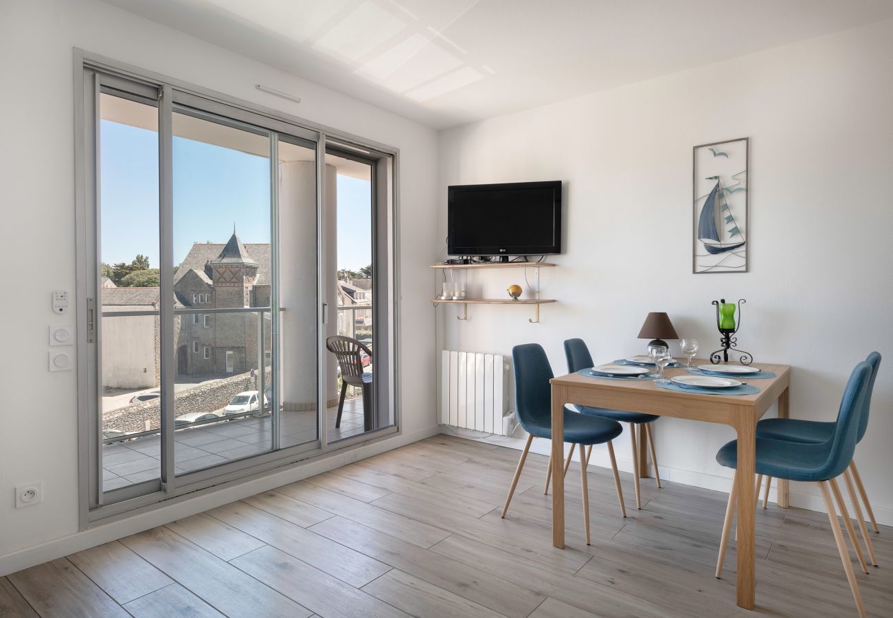 Apartment in Pornichet - At 30 meters from the beach, nice flat for 6