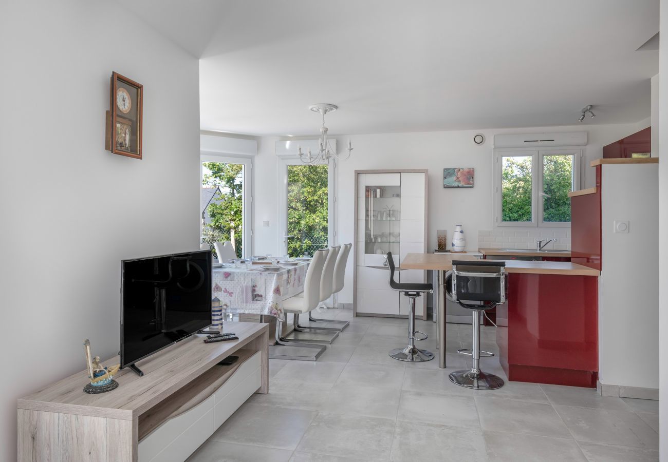 House in Sarzeau - House for 6 with private access to the beach!