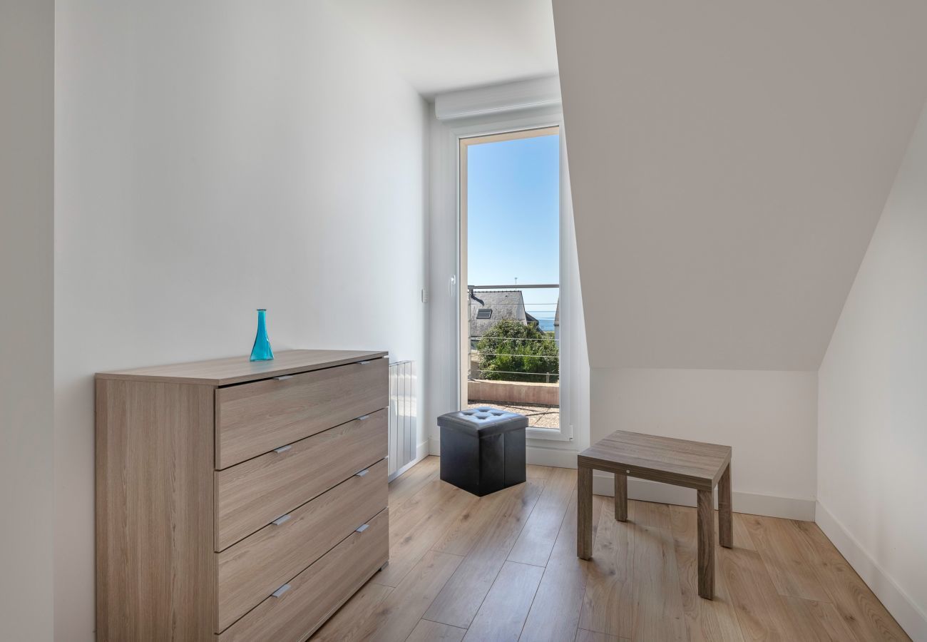 House in Sarzeau - House for 6 with private access to the beach!