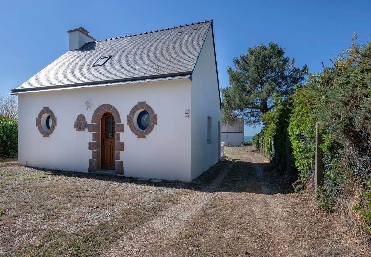 House in Sarzeau - House for 6 with private access to the beach!