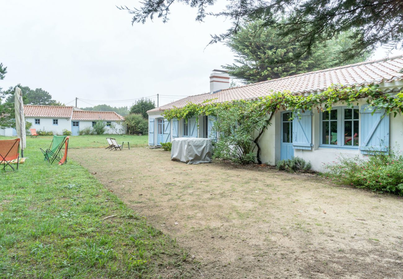 House in Notre-Dame-de-Monts - Family house for 15 - 1km from the beach - Garden