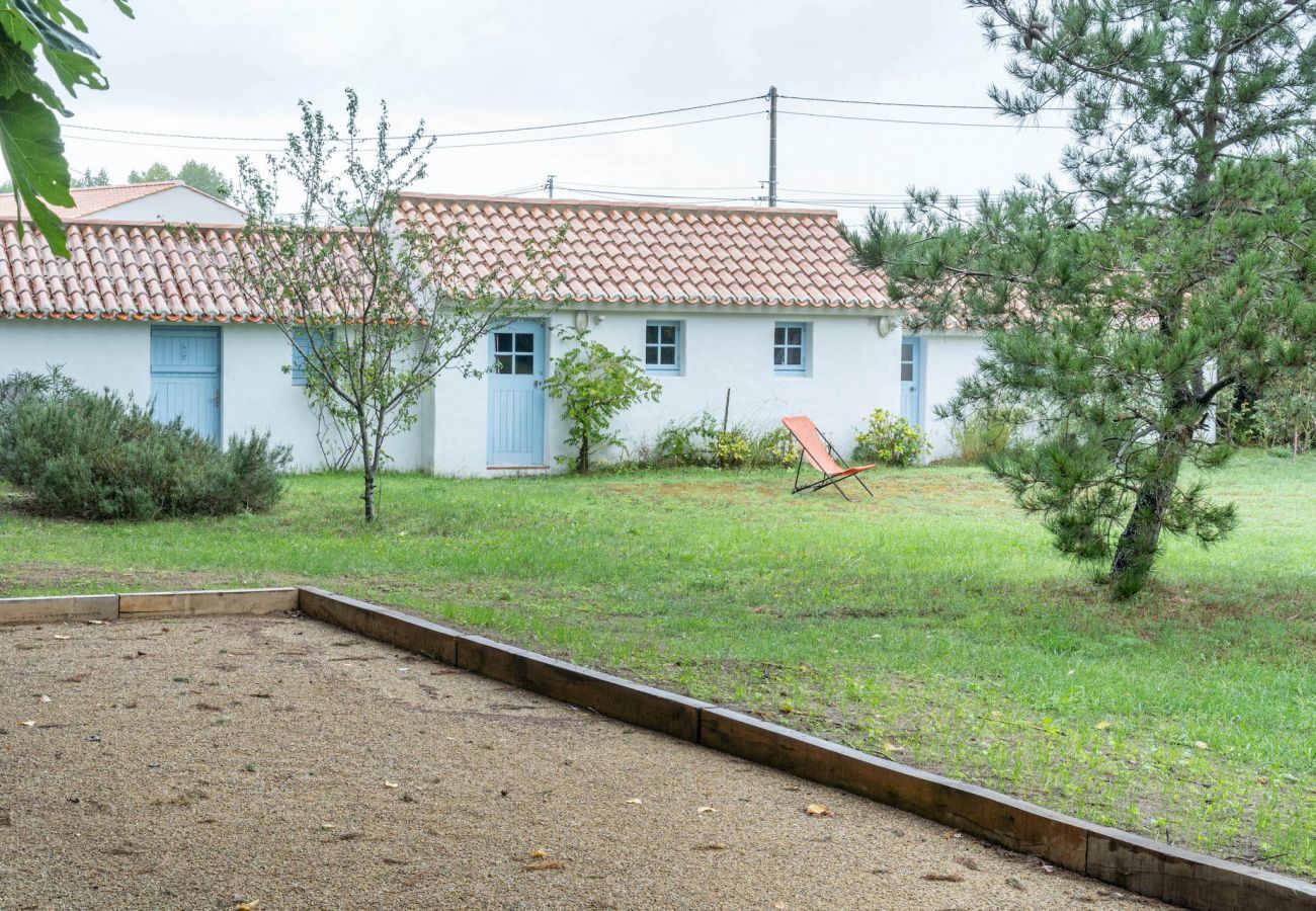 House in Notre-Dame-de-Monts - Family house for 15 - 1km from the beach - Garden