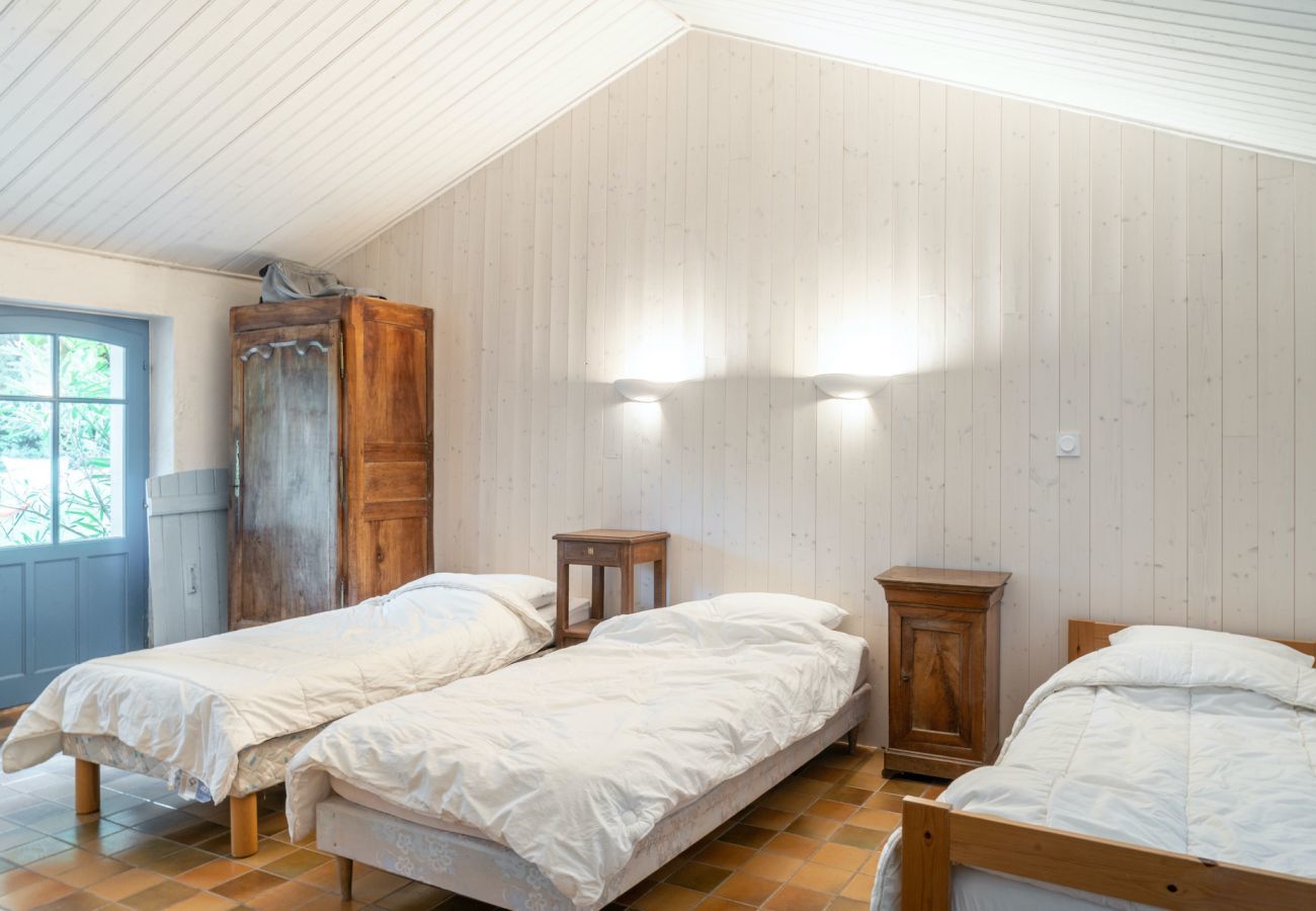 House in Notre-Dame-de-Monts - Family house for 15 - 1km from the beach - Garden