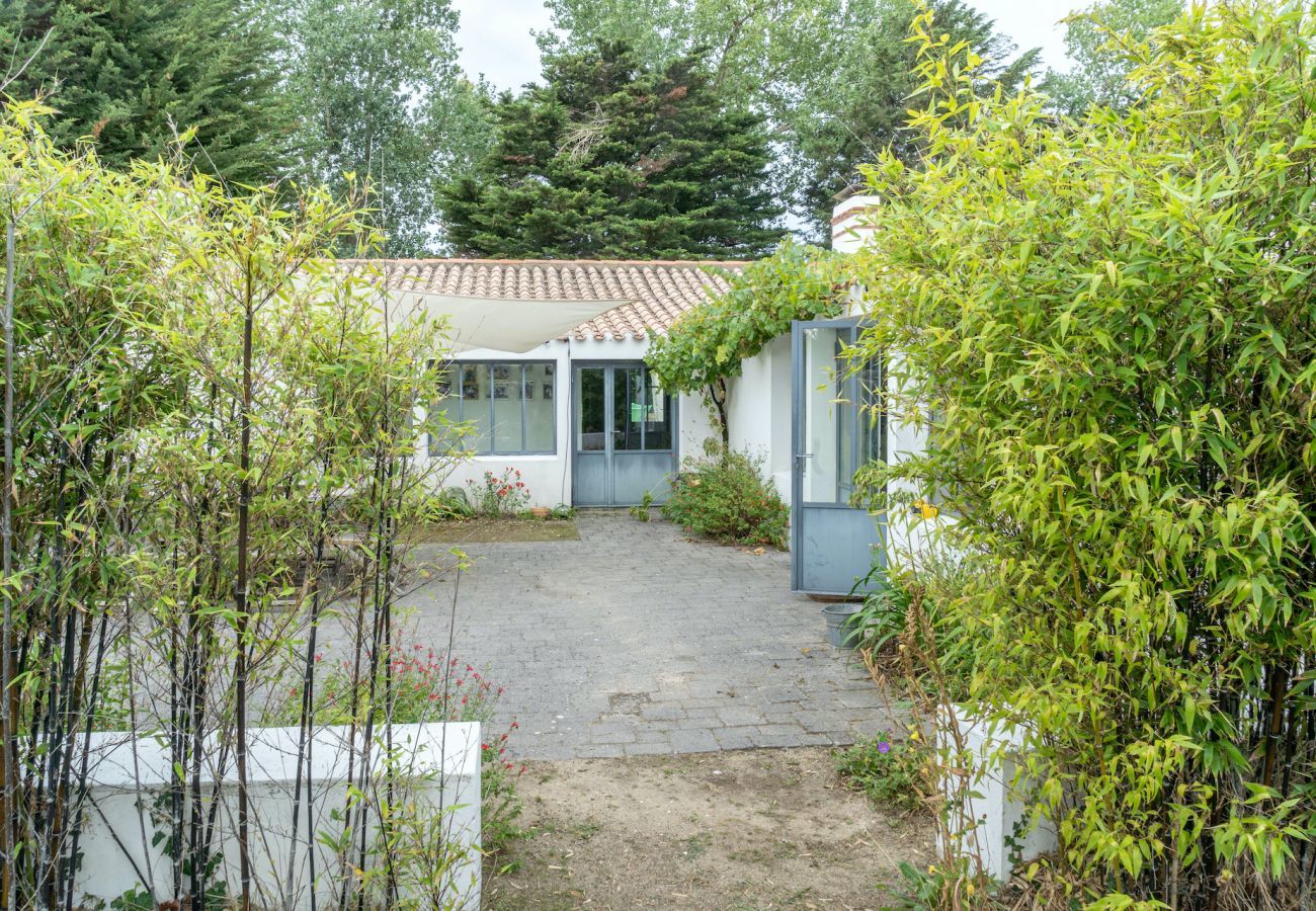 House in Notre-Dame-de-Monts - Family house for 15 - 1km from the beach - Garden