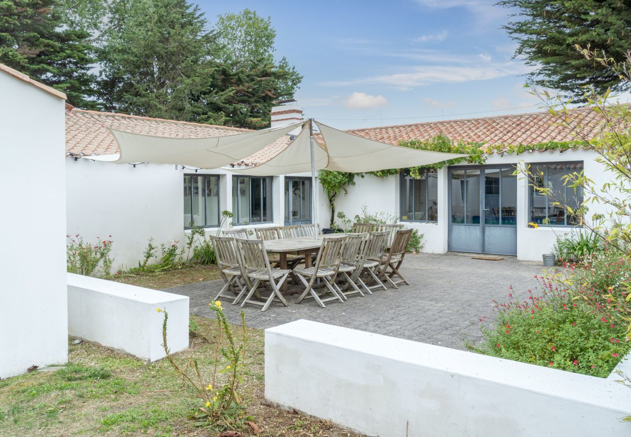 House in Notre-Dame-de-Monts - Family house for 15 - 1km from the beach - Garden