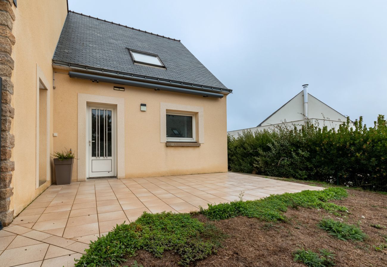 House in Arzon - House for 4 with garden - 300 m from the beach
