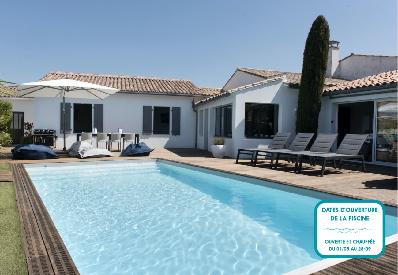 House in La Flotte - Comfortable villa for 10 with a pool