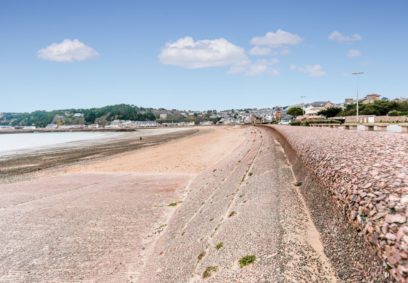 Apartment in Erquy - 85 m from the beach –  2 adults and 2 children