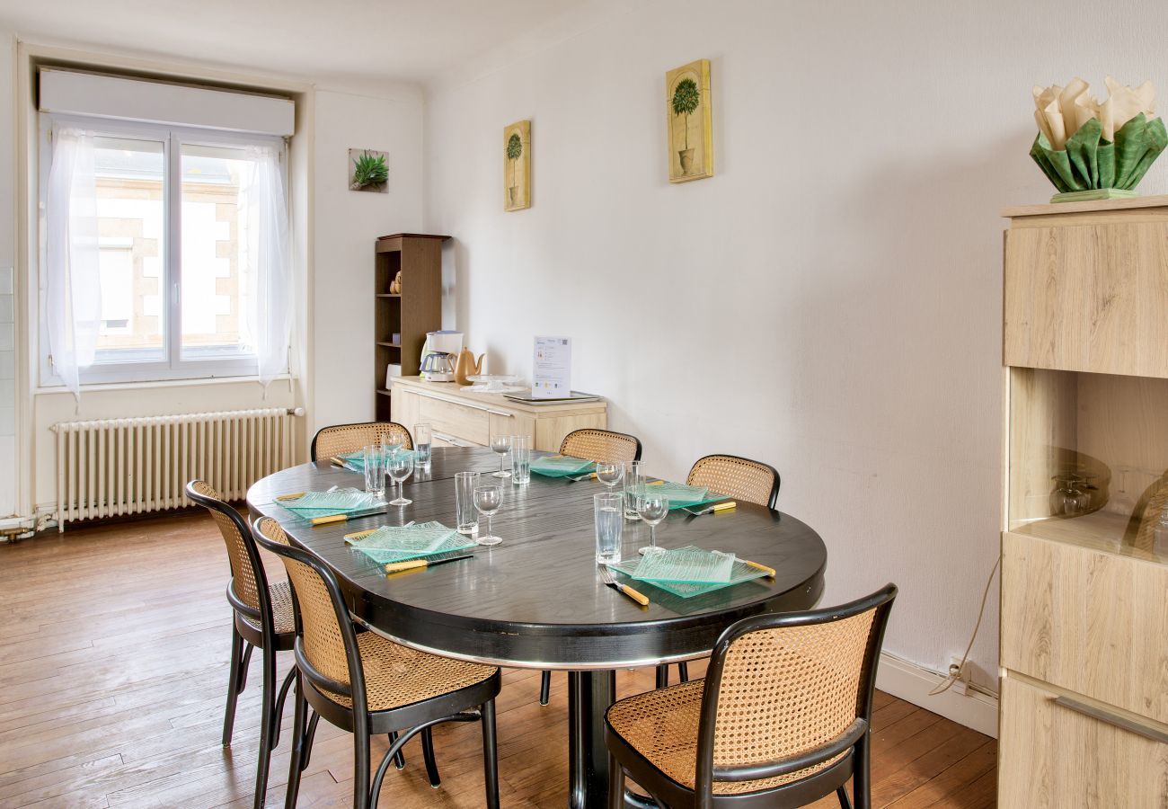 House in Le Guilvinec - 600m from the beach, house for 6 with terrace