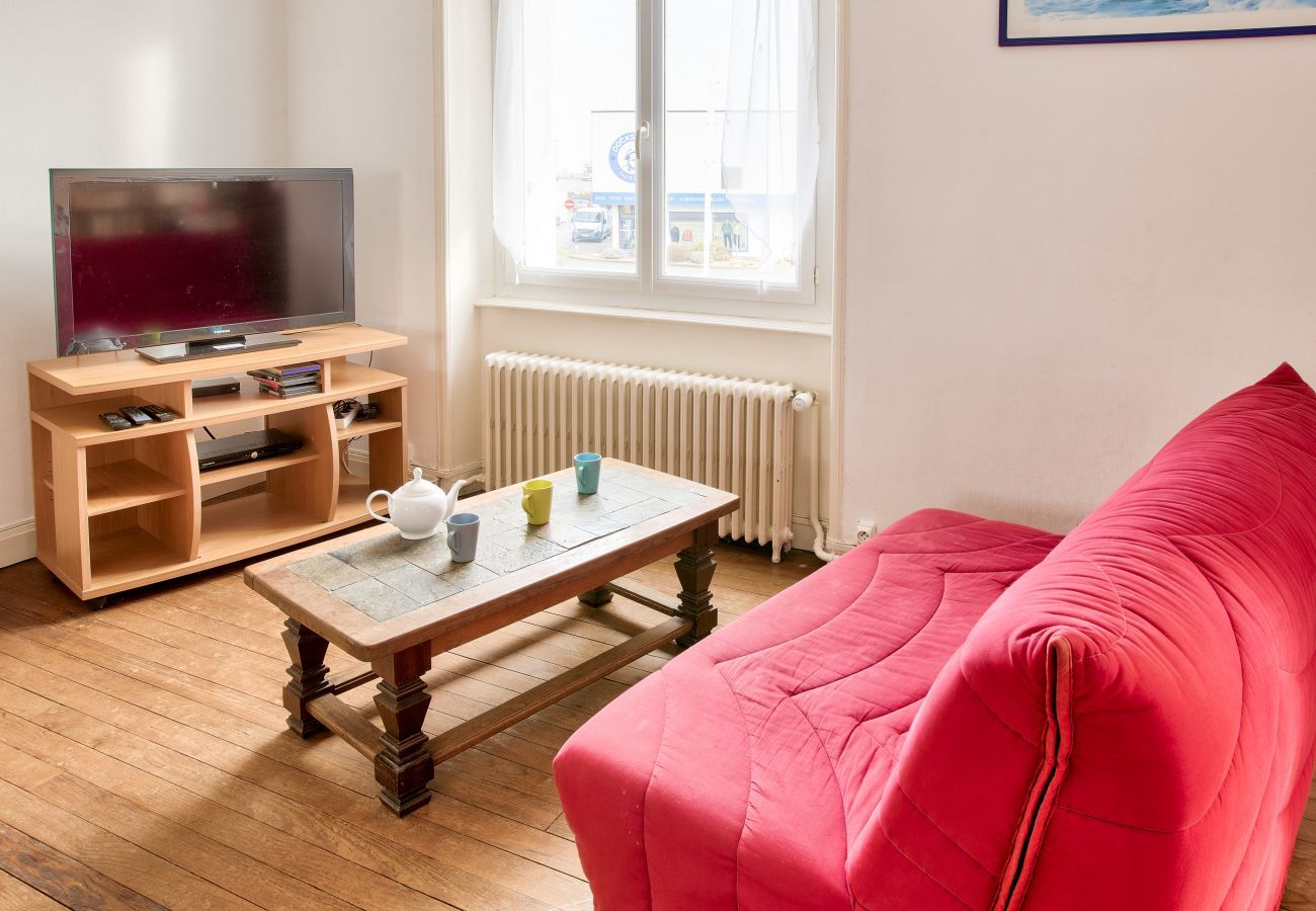 House in Le Guilvinec - 600m from the beach, house for 6 with terrace